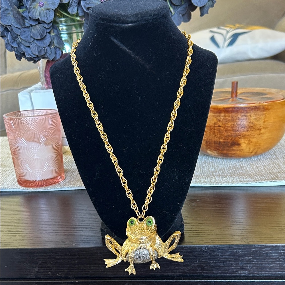 Vintage Tancer II frog pendant